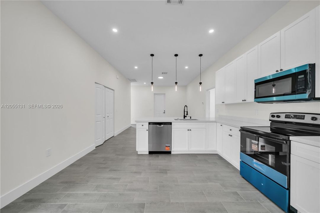 For Sale: $298,000 (4 beds, 3 baths, 1497 Square Feet)