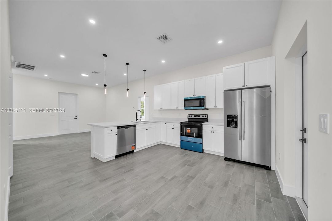 For Sale: $298,000 (4 beds, 3 baths, 1497 Square Feet)