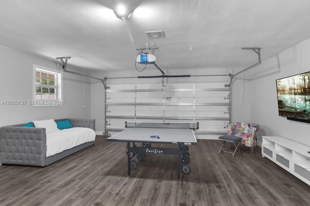 В аренду: $9,000 (4 спален, 2 ванн, 2625 Квадратных фут)