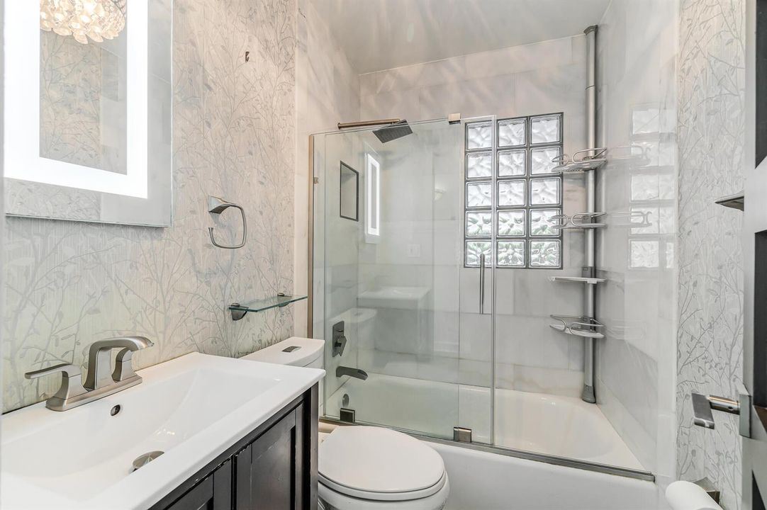 1432 NE Second Ave-34