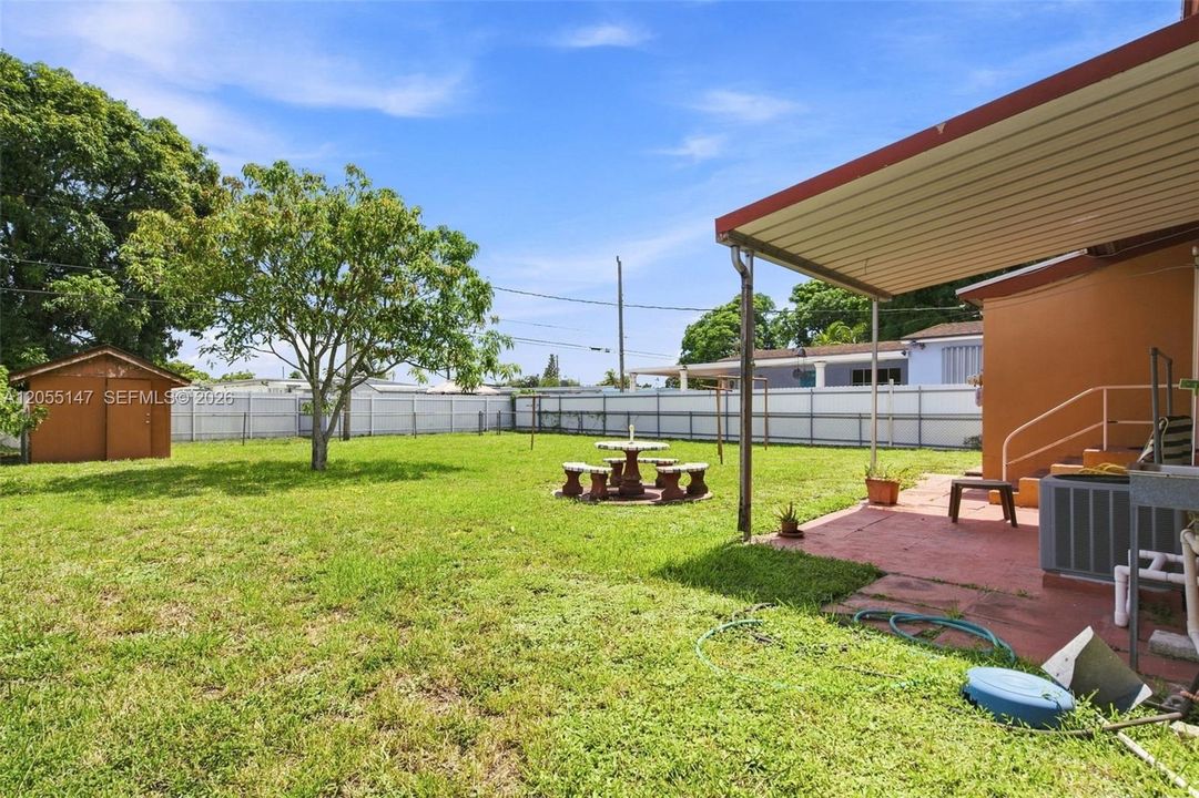 For Sale: $558,000 (3 beds, 1 baths, 924 Square Feet)