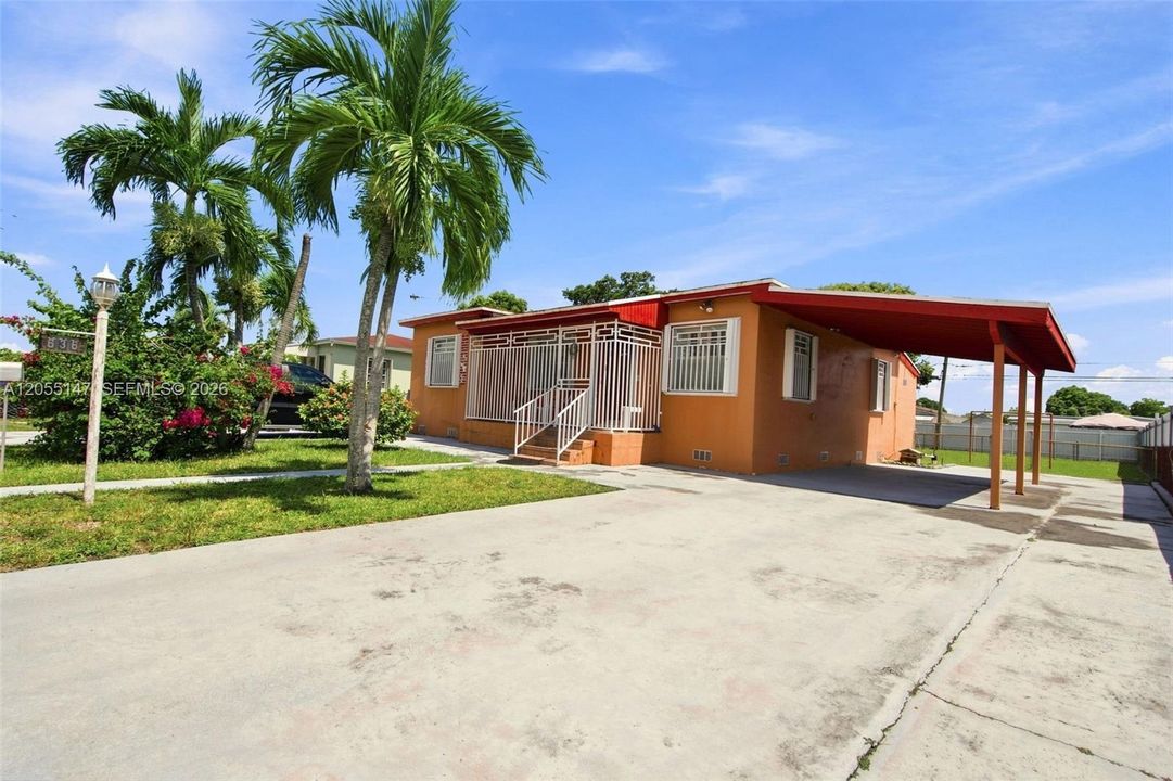 For Sale: $558,000 (3 beds, 1 baths, 924 Square Feet)