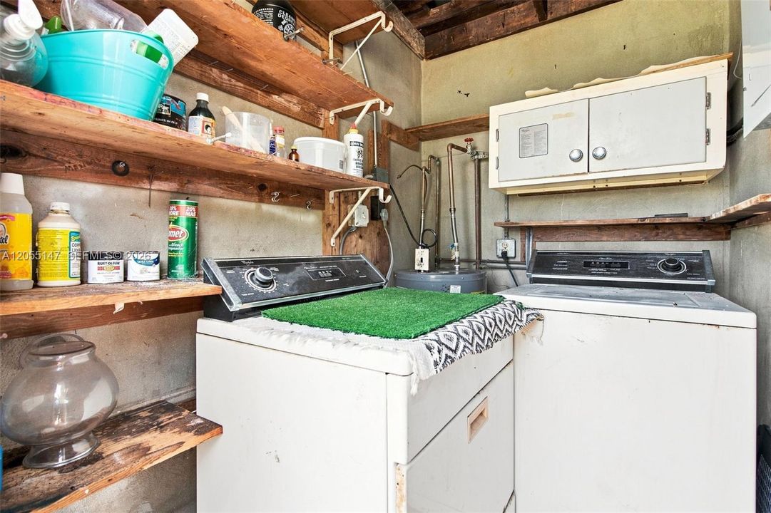 For Sale: $558,000 (3 beds, 1 baths, 924 Square Feet)