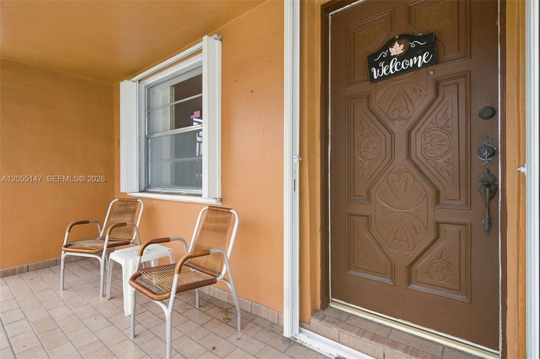 For Sale: $558,000 (3 beds, 1 baths, 924 Square Feet)