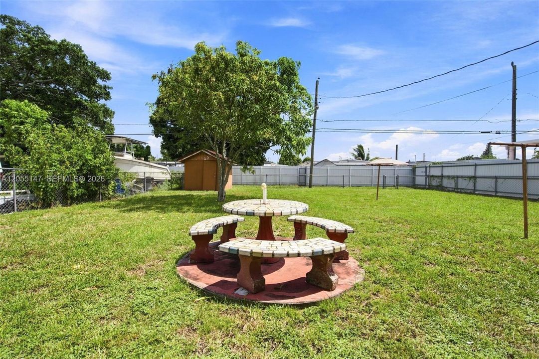 For Sale: $558,000 (3 beds, 1 baths, 924 Square Feet)