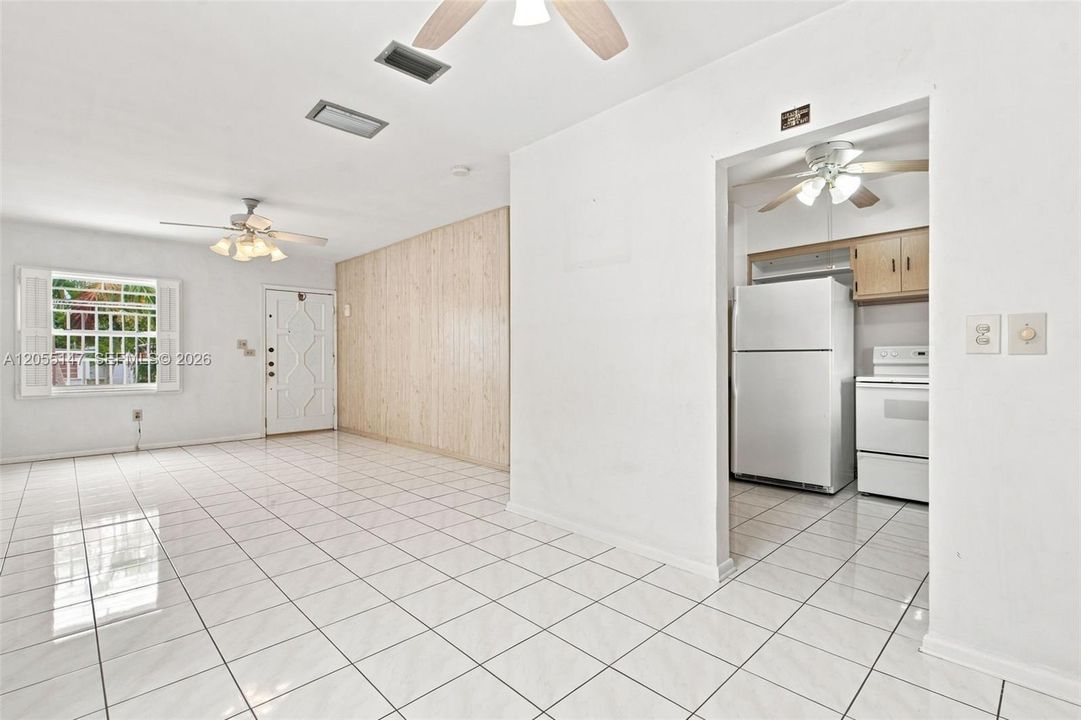 For Sale: $558,000 (3 beds, 1 baths, 924 Square Feet)