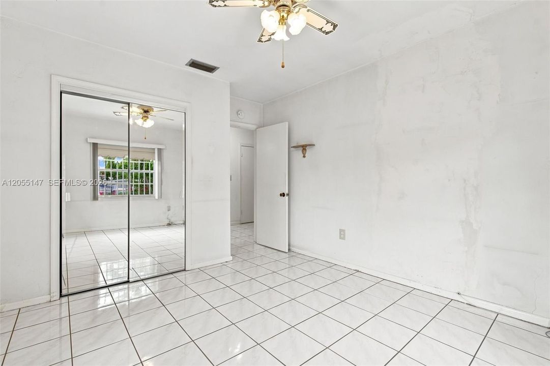 For Sale: $558,000 (3 beds, 1 baths, 924 Square Feet)