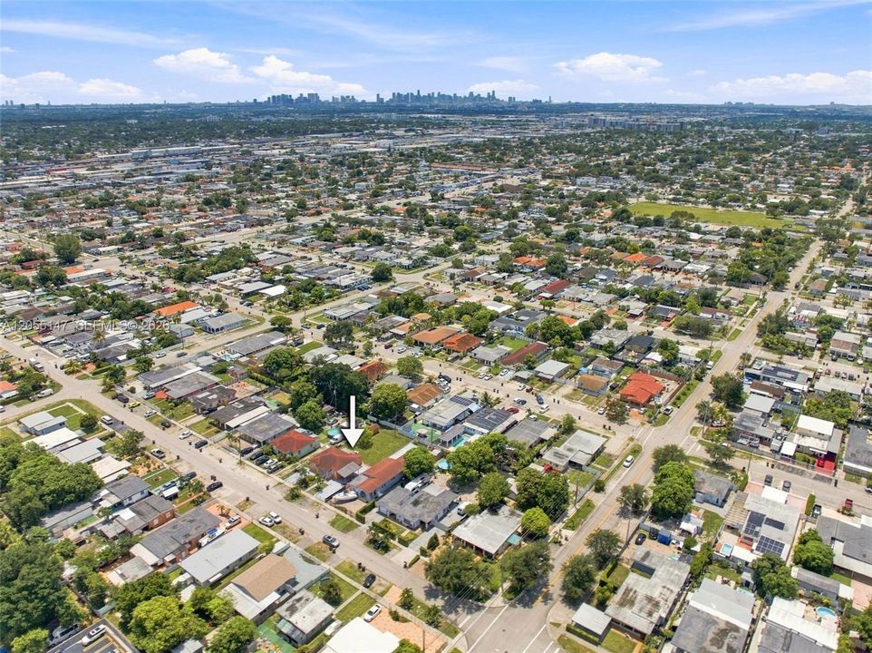 For Sale: $558,000 (3 beds, 1 baths, 924 Square Feet)