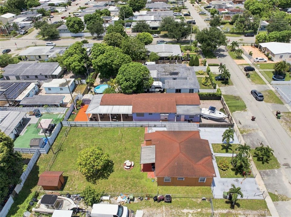 For Sale: $558,000 (3 beds, 1 baths, 924 Square Feet)