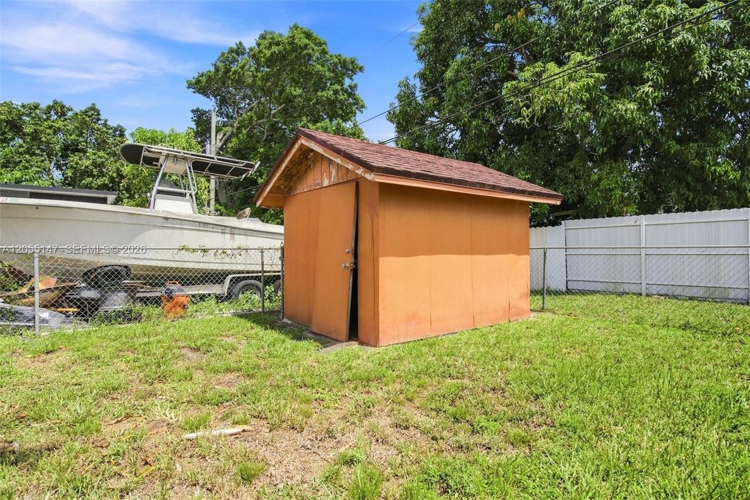 For Sale: $558,000 (3 beds, 1 baths, 924 Square Feet)