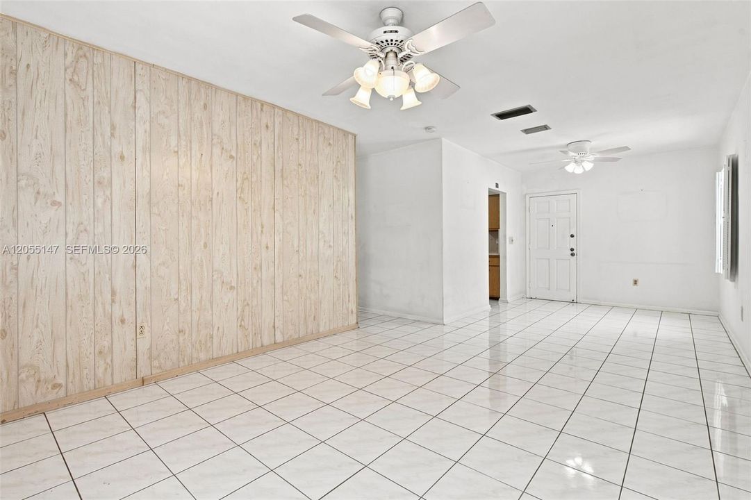 For Sale: $558,000 (3 beds, 1 baths, 924 Square Feet)
