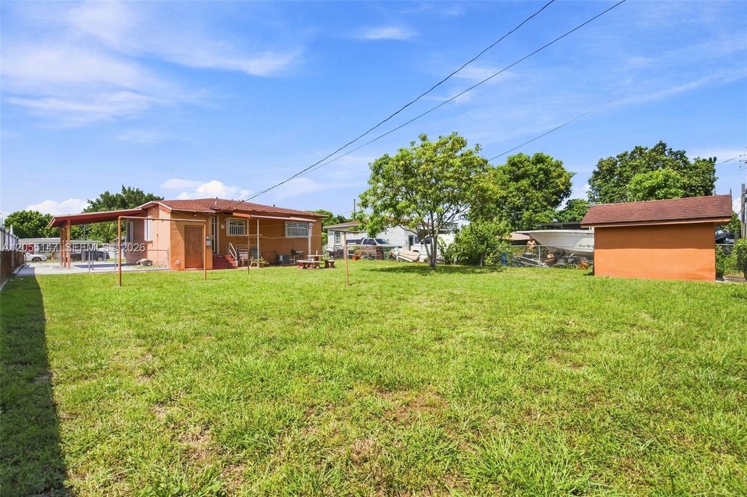 For Sale: $558,000 (3 beds, 1 baths, 924 Square Feet)