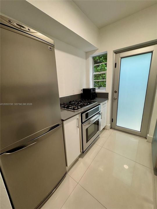 For Rent: $1,950 (0 beds, 1 baths, 490 Square Feet)