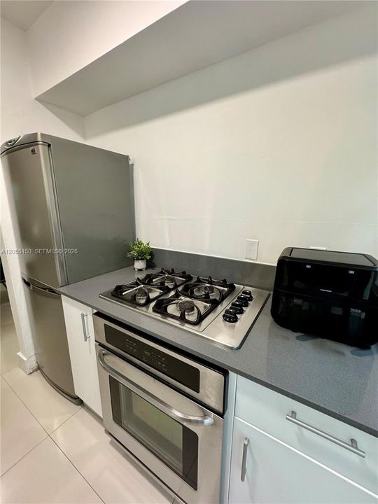 For Rent: $1,950 (0 beds, 1 baths, 490 Square Feet)