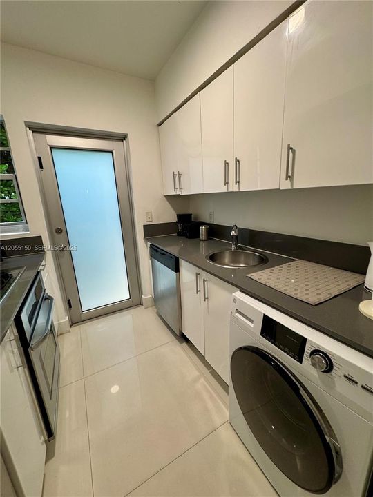 For Rent: $1,950 (0 beds, 1 baths, 490 Square Feet)