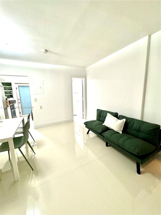 For Rent: $1,950 (0 beds, 1 baths, 490 Square Feet)