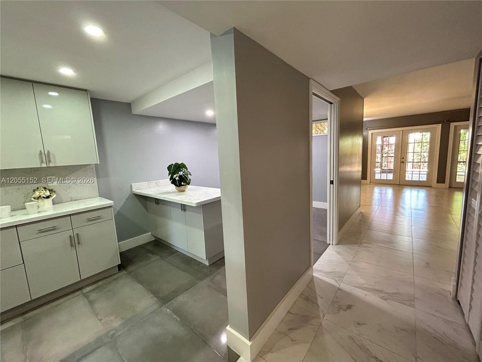 Под контрактом: $2,995 (3 спален, 2 ванн, 1628 Квадратных фут)