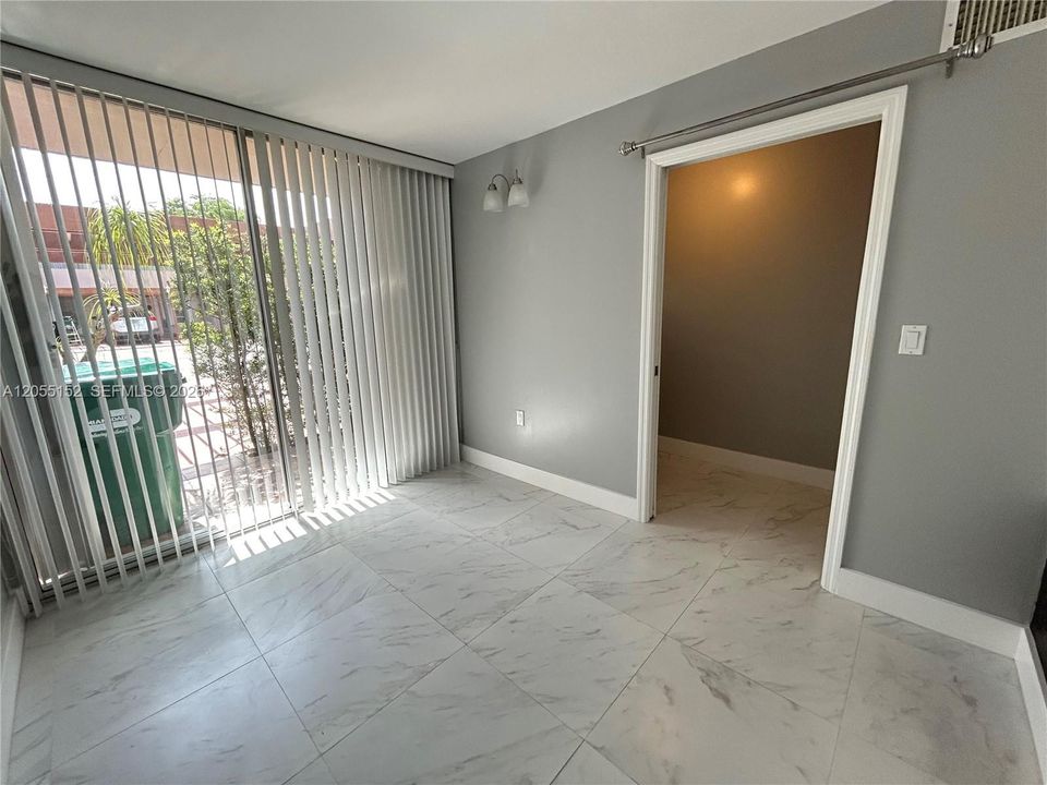 Под контрактом: $2,995 (3 спален, 2 ванн, 1628 Квадратных фут)
