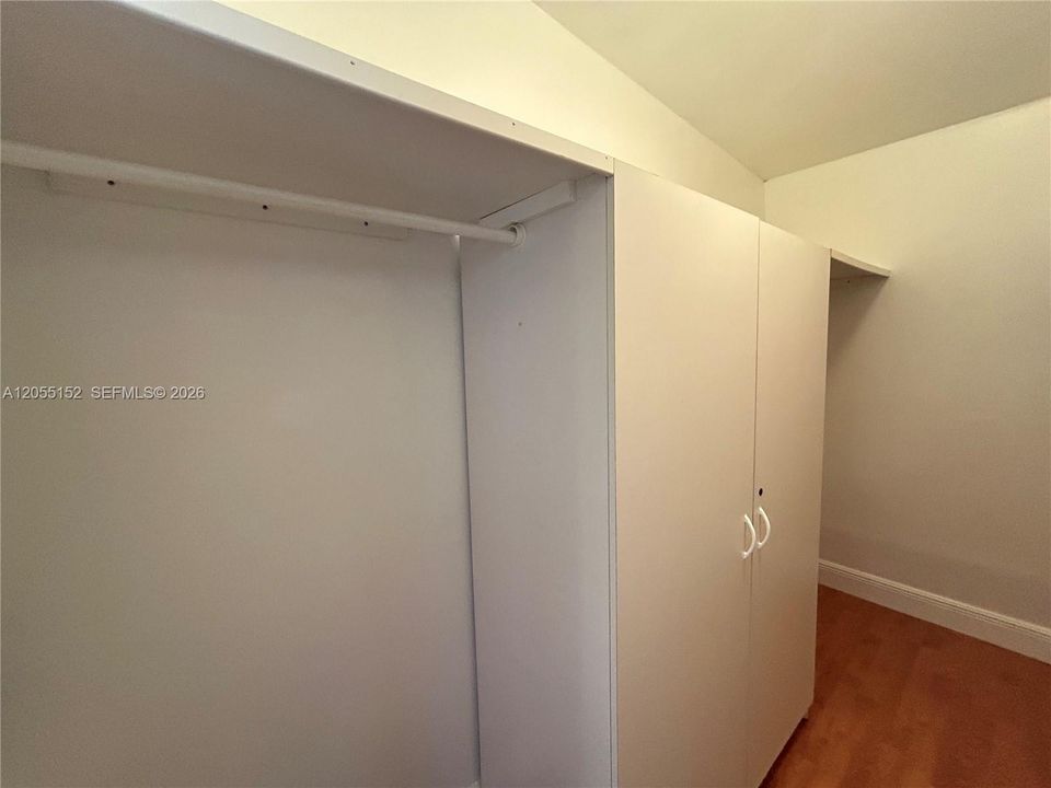 Под контрактом: $2,995 (3 спален, 2 ванн, 1628 Квадратных фут)