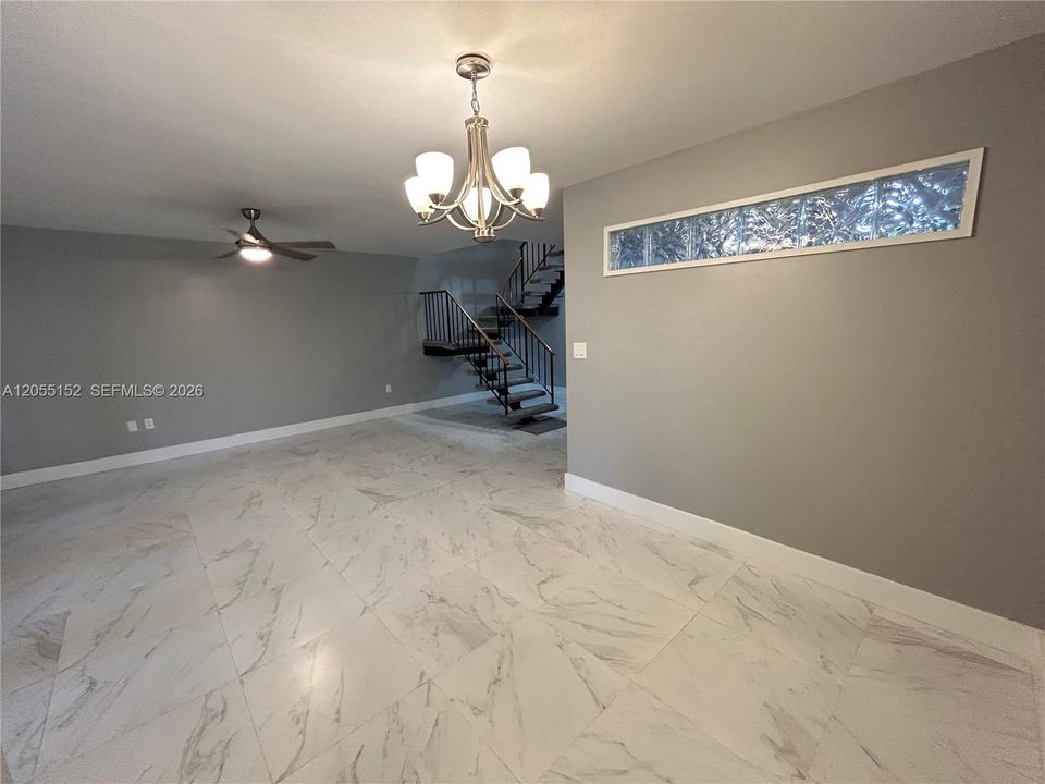 Под контрактом: $2,995 (3 спален, 2 ванн, 1628 Квадратных фут)