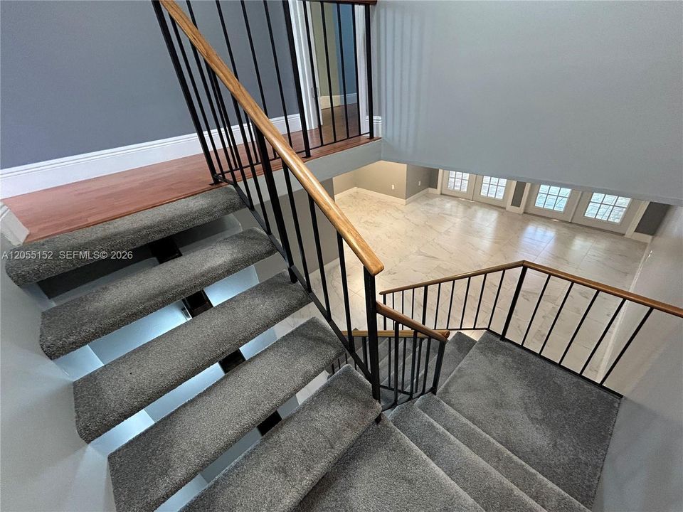 Под контрактом: $2,995 (3 спален, 2 ванн, 1628 Квадратных фут)