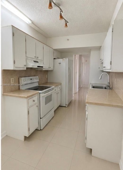 На продажу: $99,900 (1 спален, 1 ванн, 844 Квадратных фут)