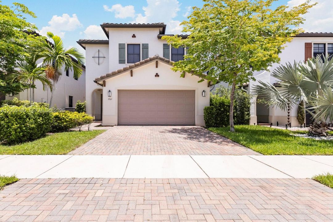 En Venta: $680,000 (3 camas, 2 baños, 2025 Pies cuadrados)