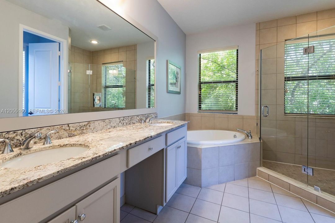 Shower + jacuzzi tub