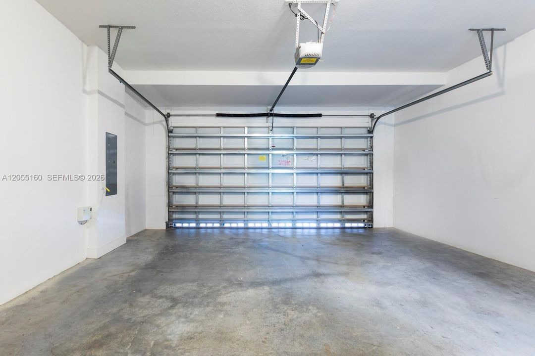 En Venta: $680,000 (3 camas, 2 baños, 2025 Pies cuadrados)
