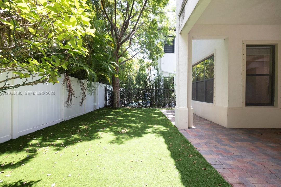 En Venta: $680,000 (3 camas, 2 baños, 2025 Pies cuadrados)