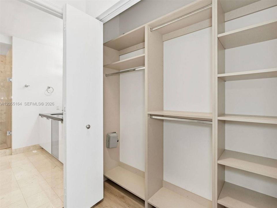 В аренду: $5,250 (2 спален, 2 ванн, 1735 Квадратных фут)