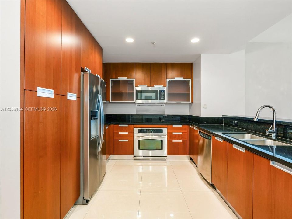 В аренду: $5,250 (2 спален, 2 ванн, 1735 Квадратных фут)