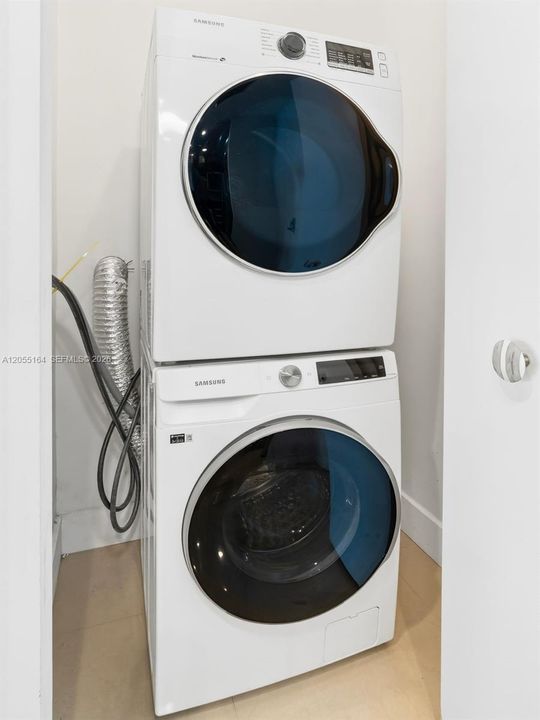 В аренду: $5,250 (2 спален, 2 ванн, 1735 Квадратных фут)
