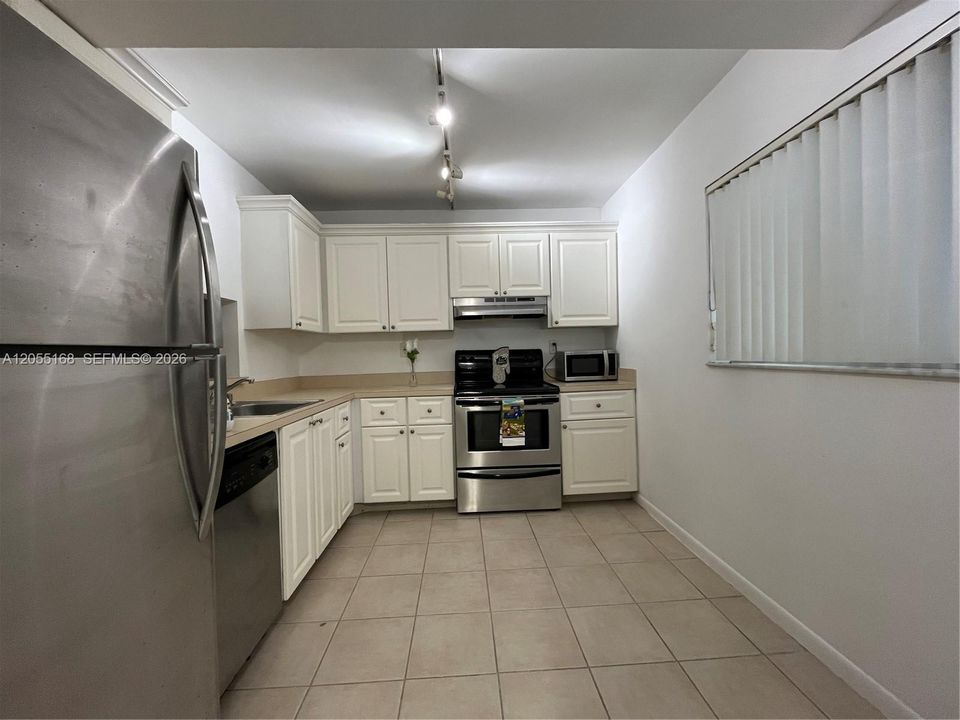 В аренду: $1,650 (1 спален, 1 ванн, 764 Квадратных фут)