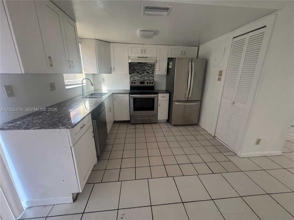 В аренду: $1,900 (2 спален, 1 ванн, 1020 Квадратных фут)