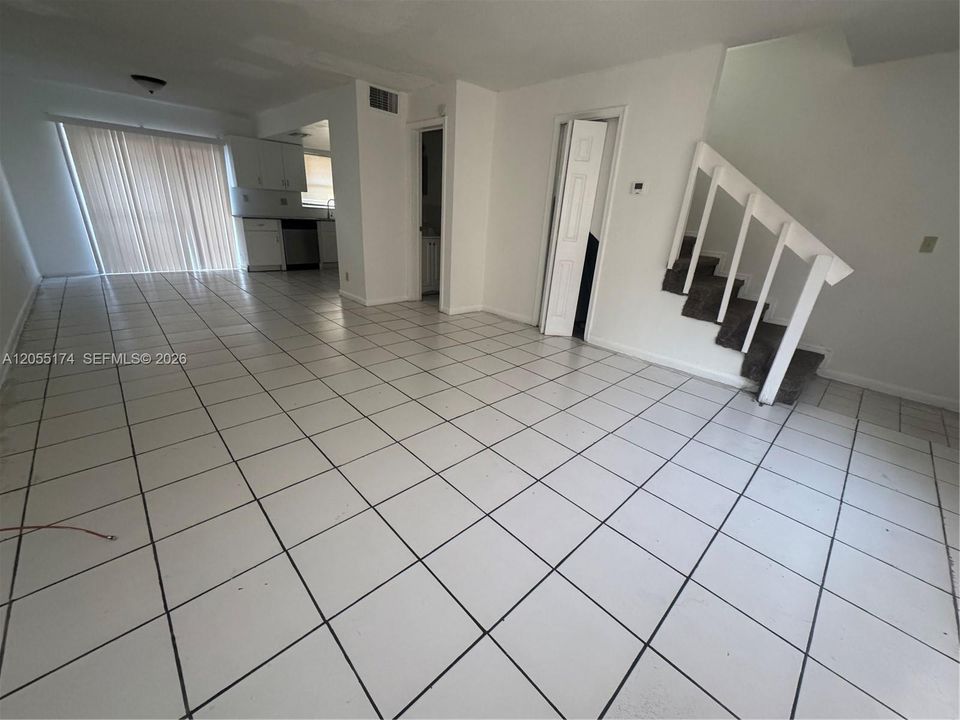 В аренду: $1,900 (2 спален, 1 ванн, 1020 Квадратных фут)