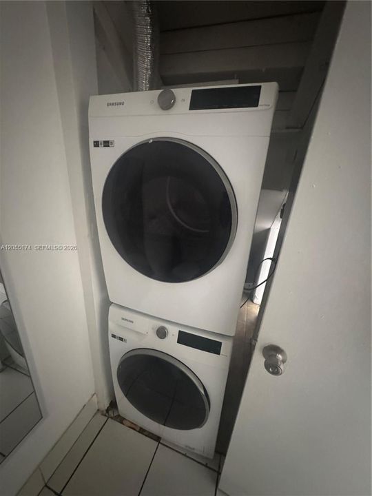 В аренду: $1,900 (2 спален, 1 ванн, 1020 Квадратных фут)