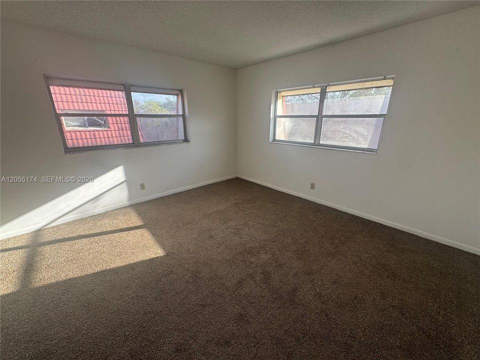 В аренду: $1,900 (2 спален, 1 ванн, 1020 Квадратных фут)