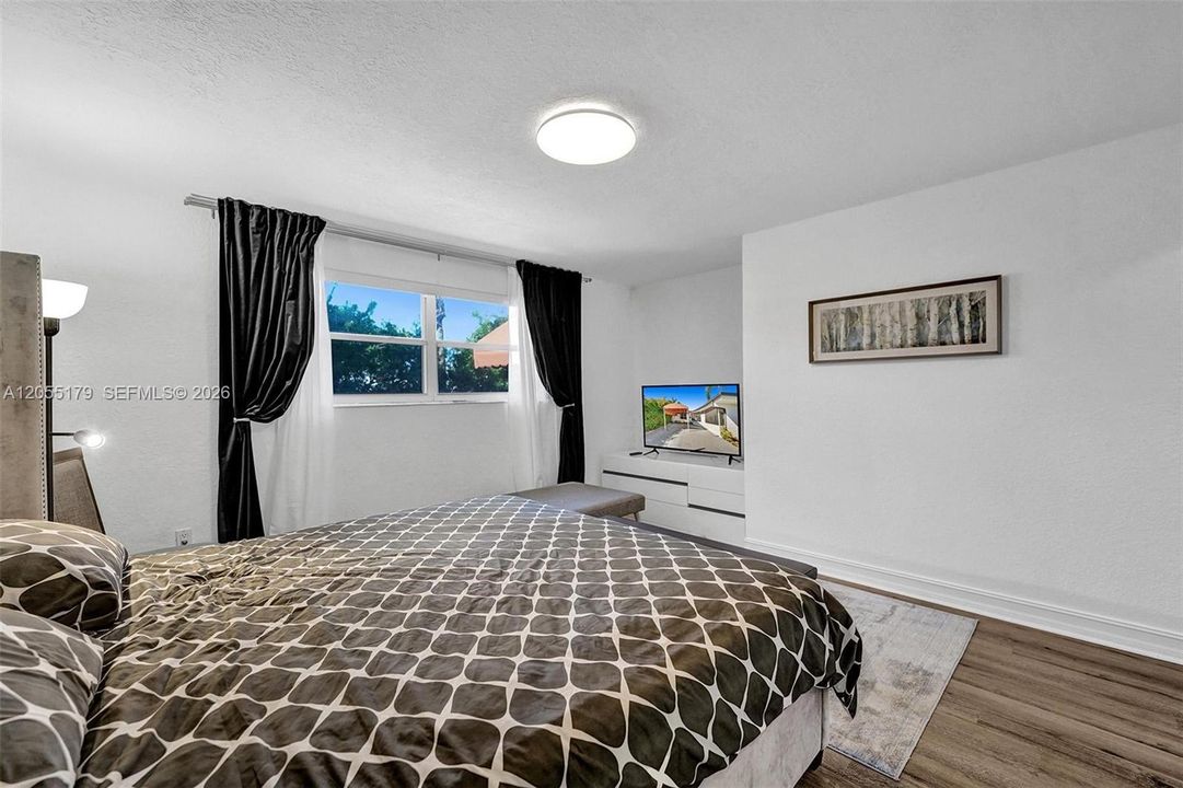 For Rent: $7,700 (5 beds, 2 baths, 1756 Square Feet)