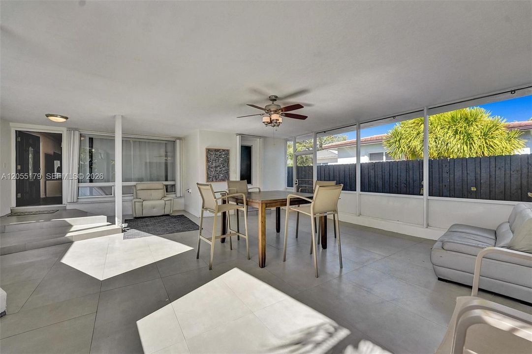 For Rent: $7,700 (5 beds, 2 baths, 1756 Square Feet)