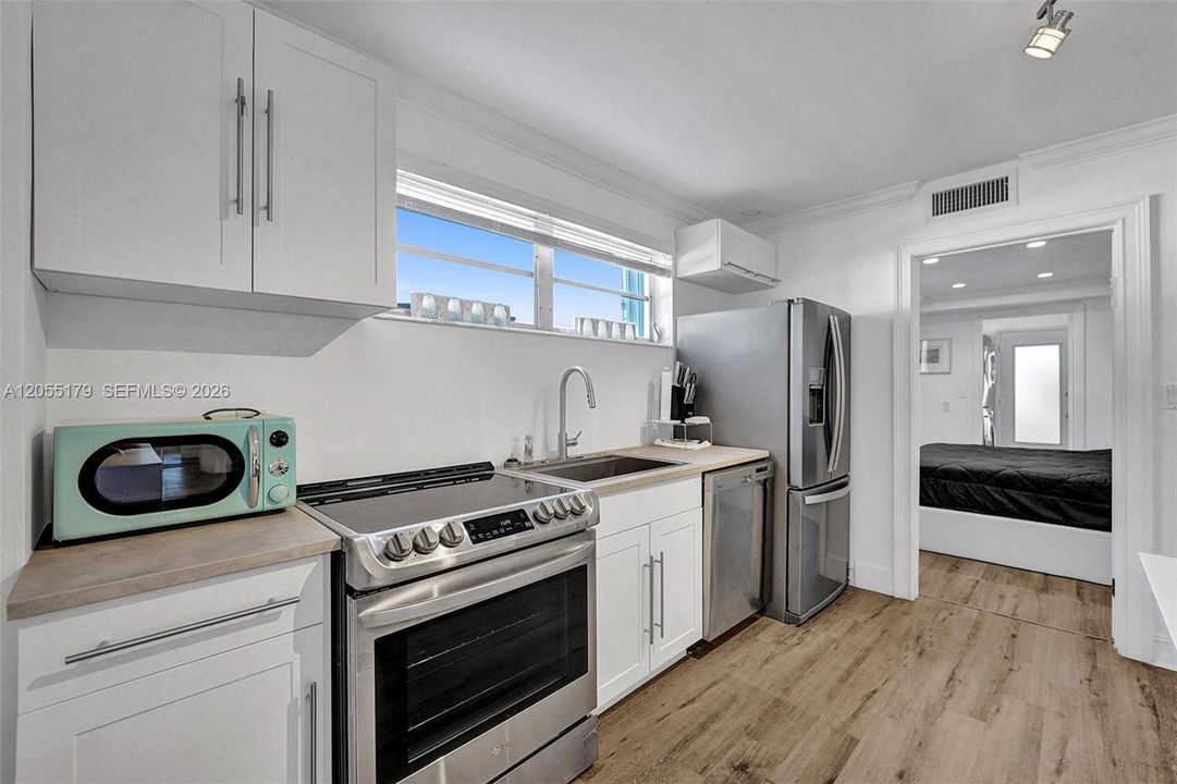 For Rent: $7,700 (5 beds, 2 baths, 1756 Square Feet)