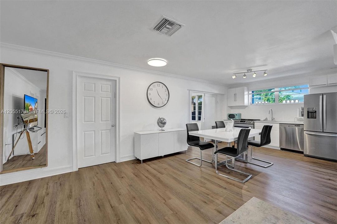 For Rent: $7,700 (5 beds, 2 baths, 1756 Square Feet)