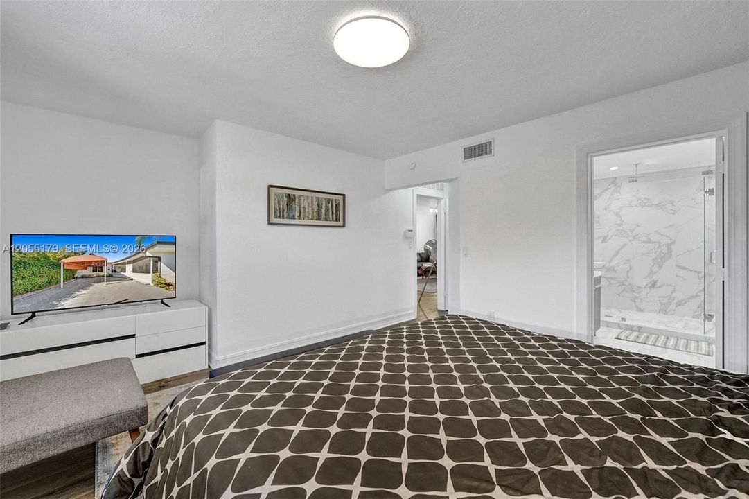For Rent: $7,700 (5 beds, 2 baths, 1756 Square Feet)