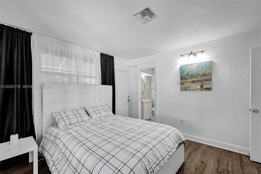 For Rent: $7,700 (5 beds, 2 baths, 1756 Square Feet)
