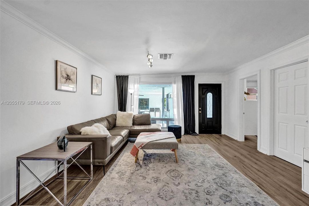 For Rent: $7,700 (5 beds, 2 baths, 1756 Square Feet)