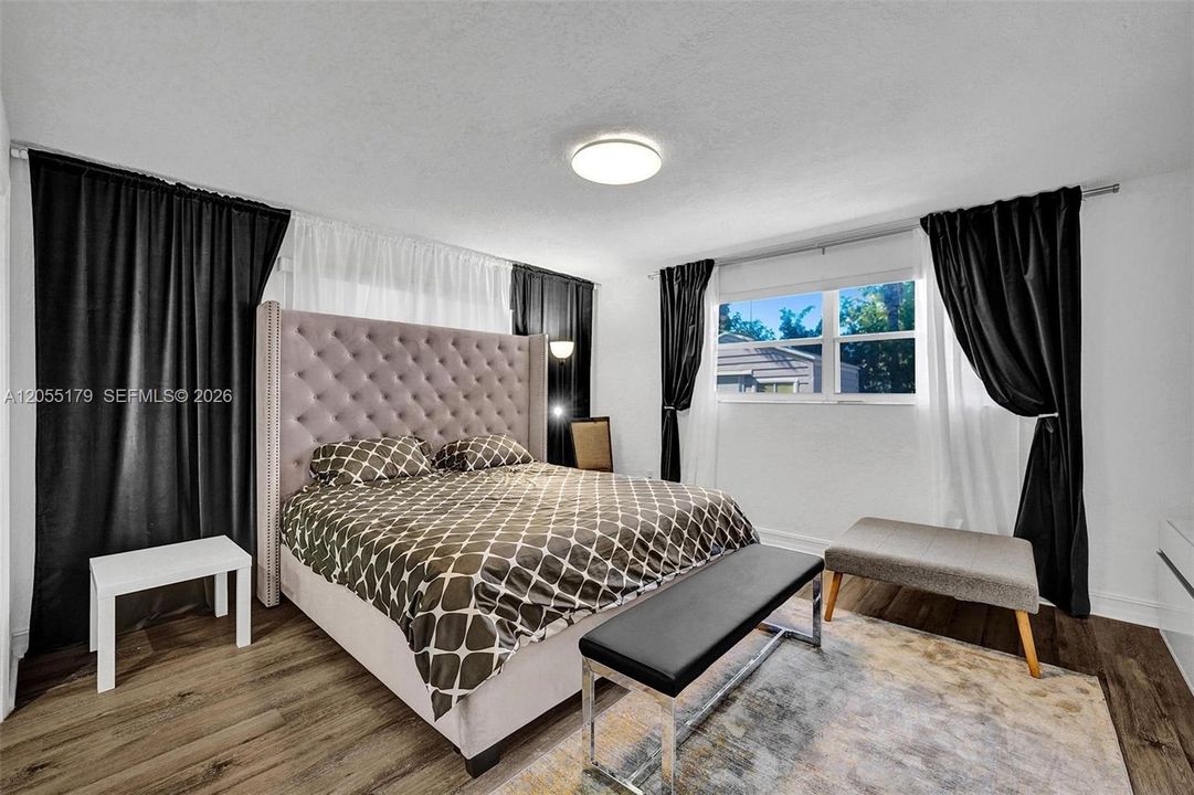 For Rent: $7,700 (5 beds, 2 baths, 1756 Square Feet)