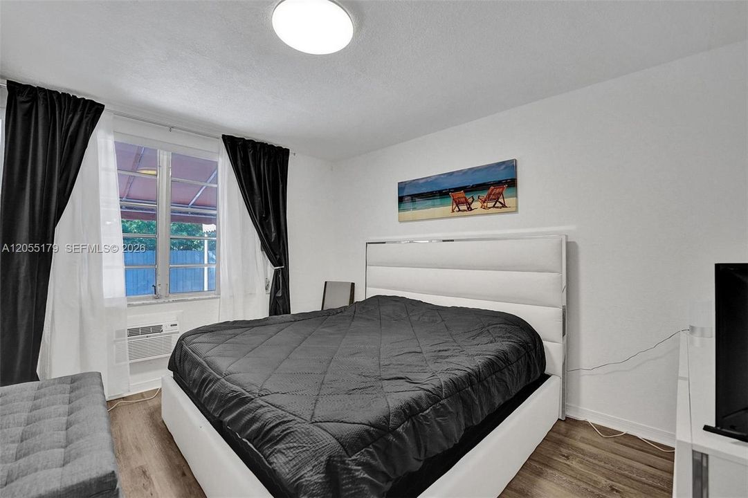 For Rent: $7,700 (5 beds, 2 baths, 1756 Square Feet)