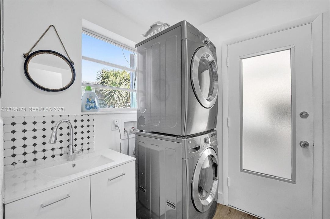 For Rent: $7,700 (5 beds, 2 baths, 1756 Square Feet)