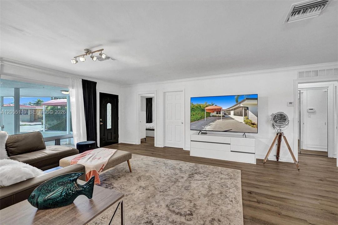 For Rent: $7,700 (5 beds, 2 baths, 1756 Square Feet)