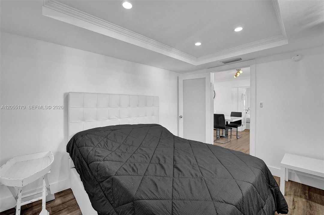For Rent: $7,700 (5 beds, 2 baths, 1756 Square Feet)